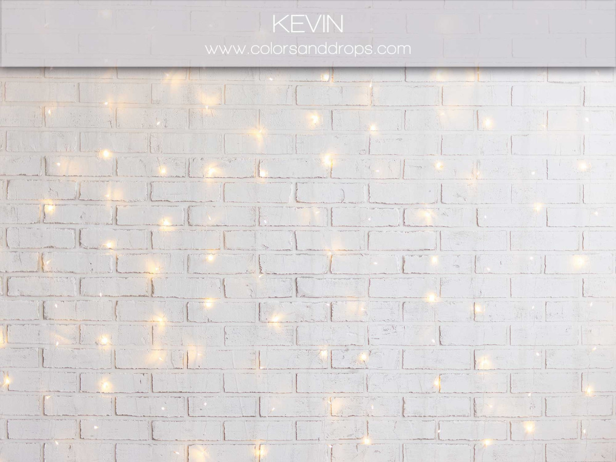 Christmas photo backdrop Kevin – white brick wall with fairy lights | Colors&Drops