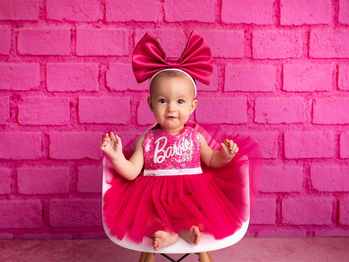 Fond photo rose vif texturé Barby – mur en brique peinte rose vif | Colors&Drops