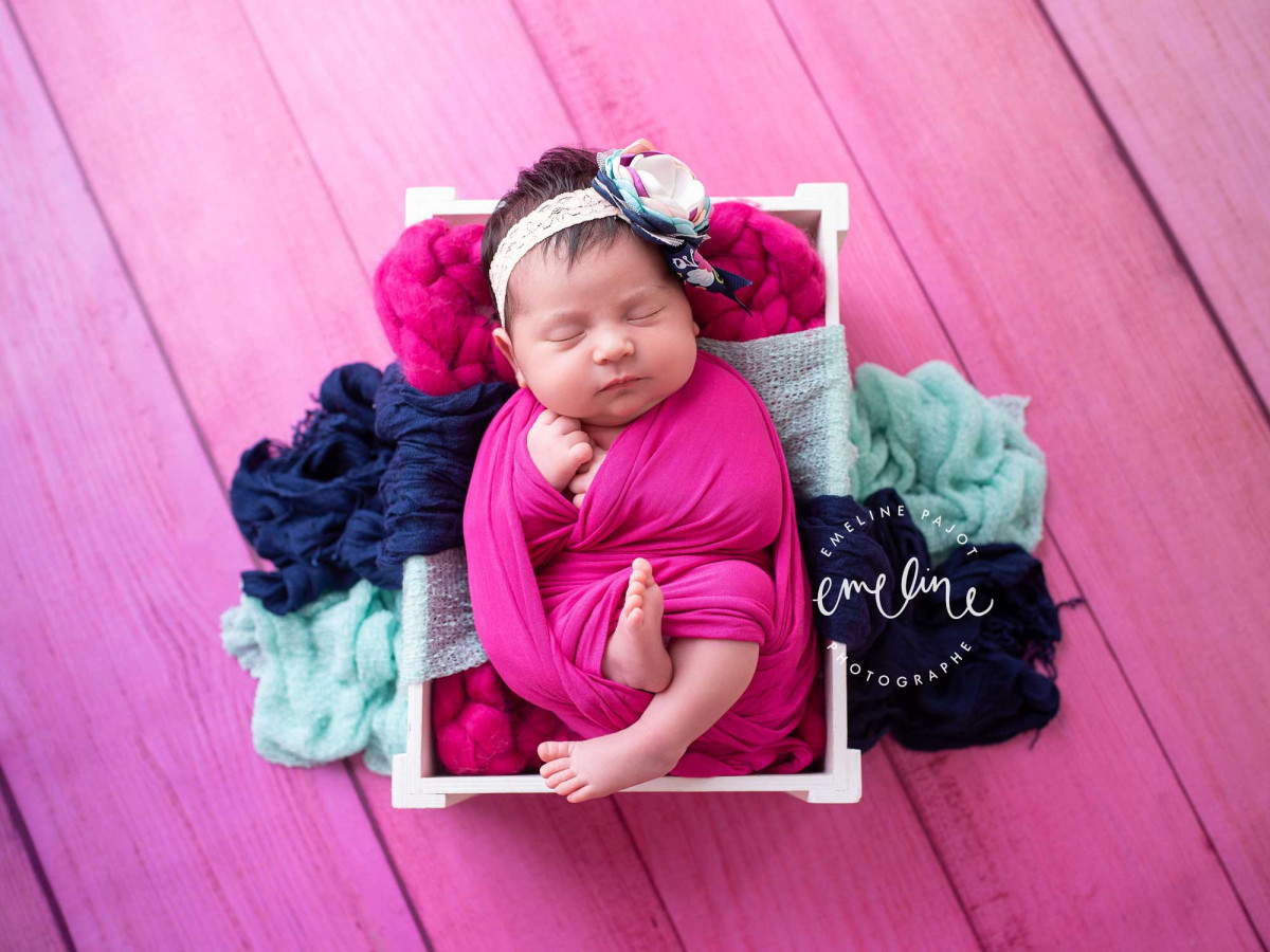 Photo floor Guimauve – wooden planks in pink and mauve gradient | Colors&Drops