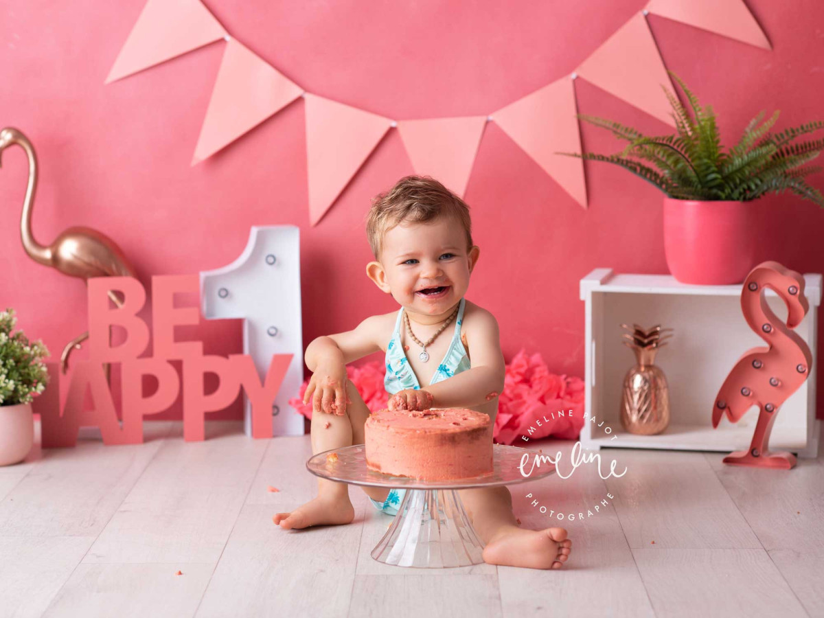 Coral red textured photo backdrop & floor Pamplemousse – grapefruit red painted texture | Colors&Drops