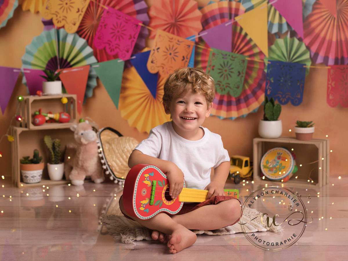 Fond photo bébé et smash cake Coco Mexico – fanions et rosaces en papier mexicains colorés | Colors&Drops