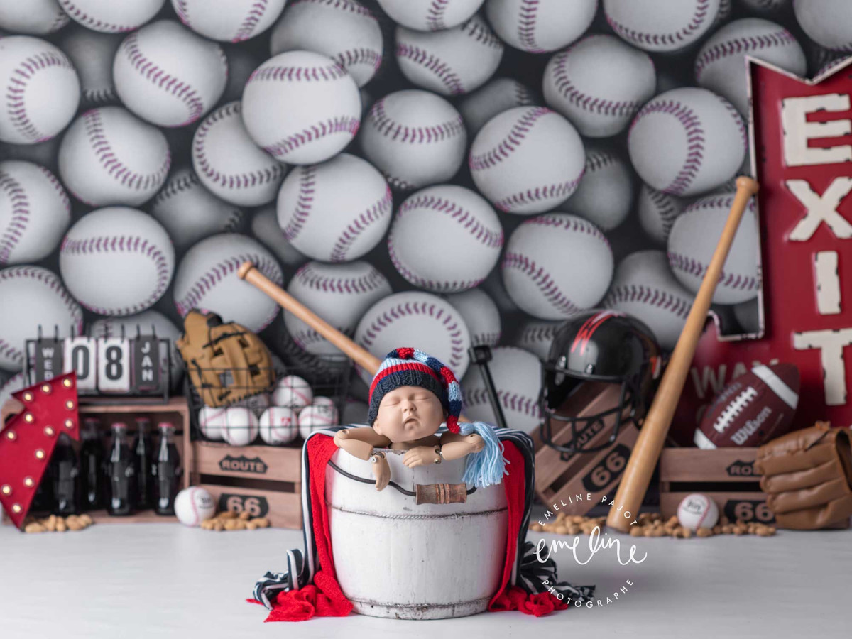 Fond photo bébé et smash cake Baseball – mur de balles de baseball avec batte et panneau exit | Colors&Drops