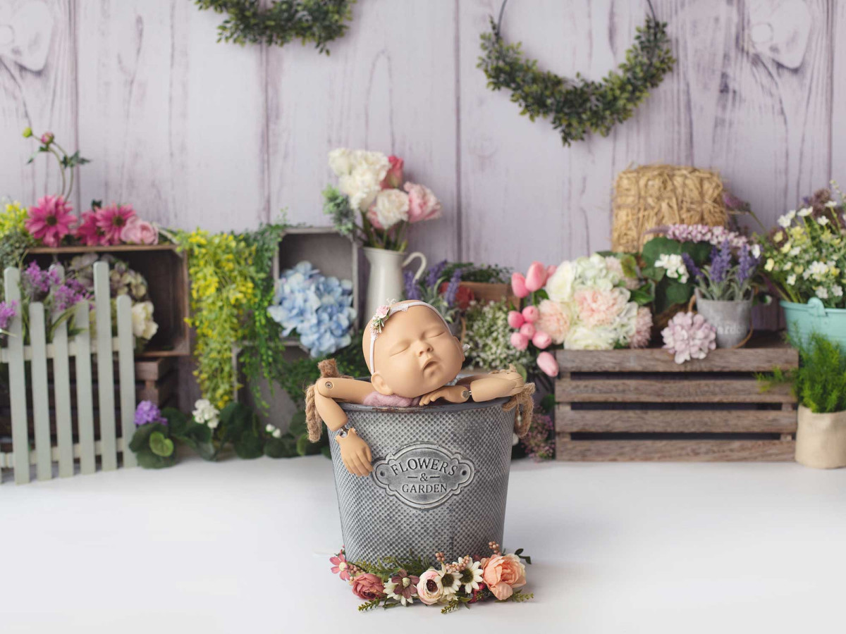 Baby & cake smash photo backdrop Garden – flower garden with wreaths and white fence | Colors&Drops