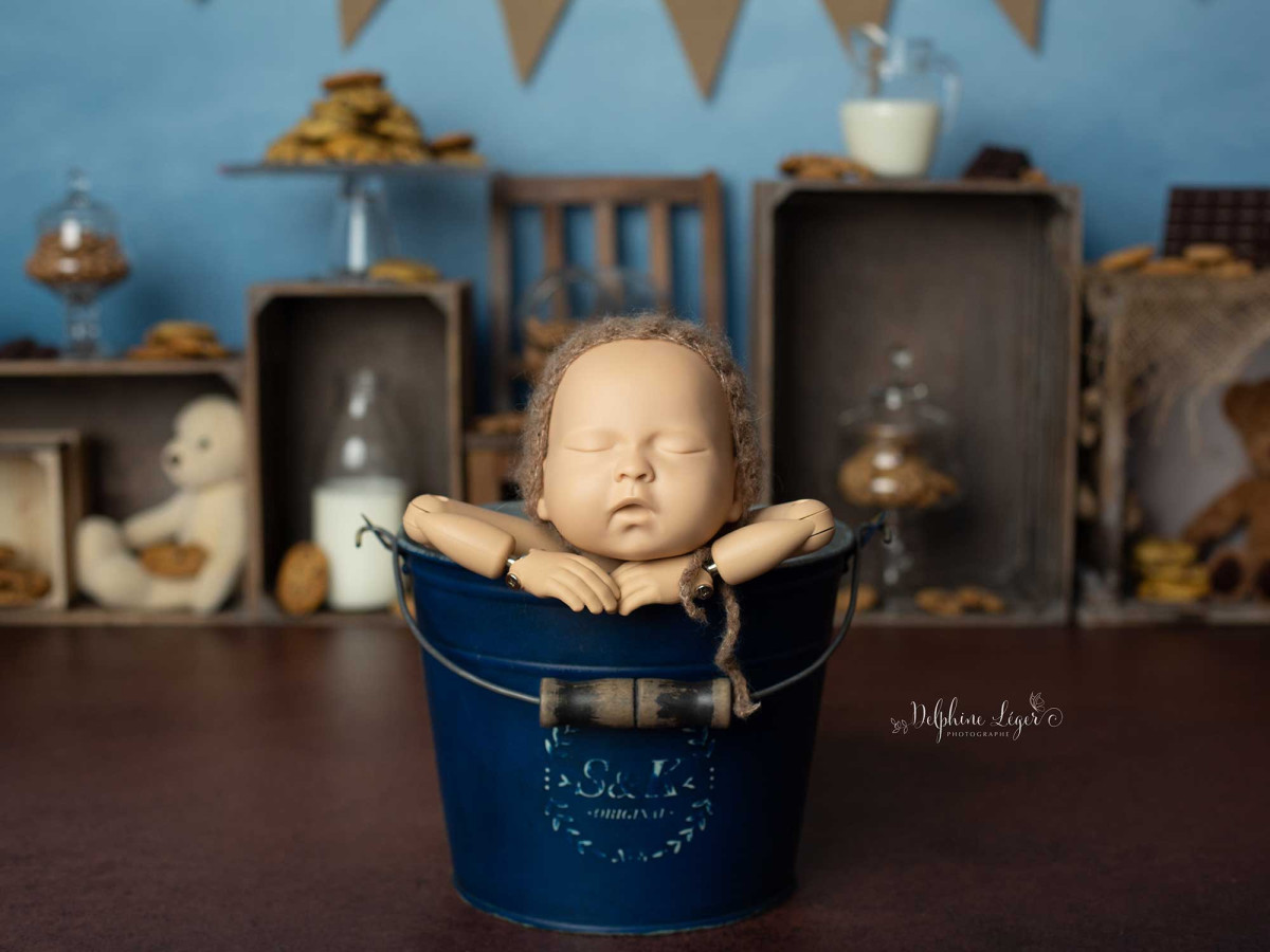 Fondo fotográfico de bebé y smash cake Cookies – decorado de galletas con banderines y cajas de madera | Colors&Drops