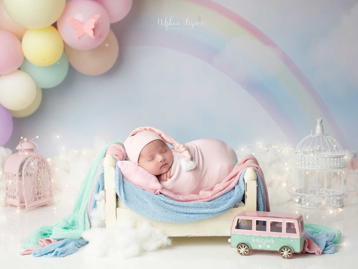 Baby & cake smash photo backdrop Arc en Ciel – rainbow and pastel balloons on clouds | Colors&Drops
