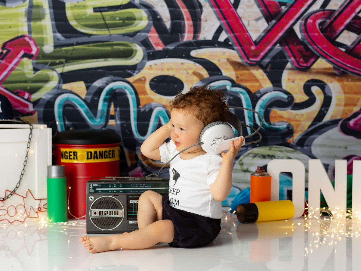Fond photo bébé et smash cake Street – mur de graffitis street art avec radio | Colors&Drops