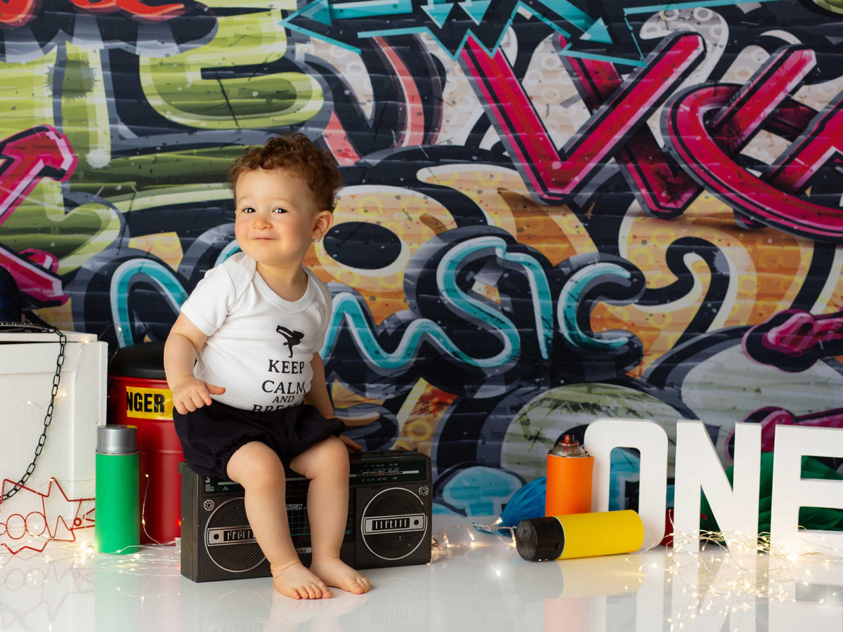 Fond photo bébé et smash cake Street – mur de graffitis street art avec radio | Colors&Drops