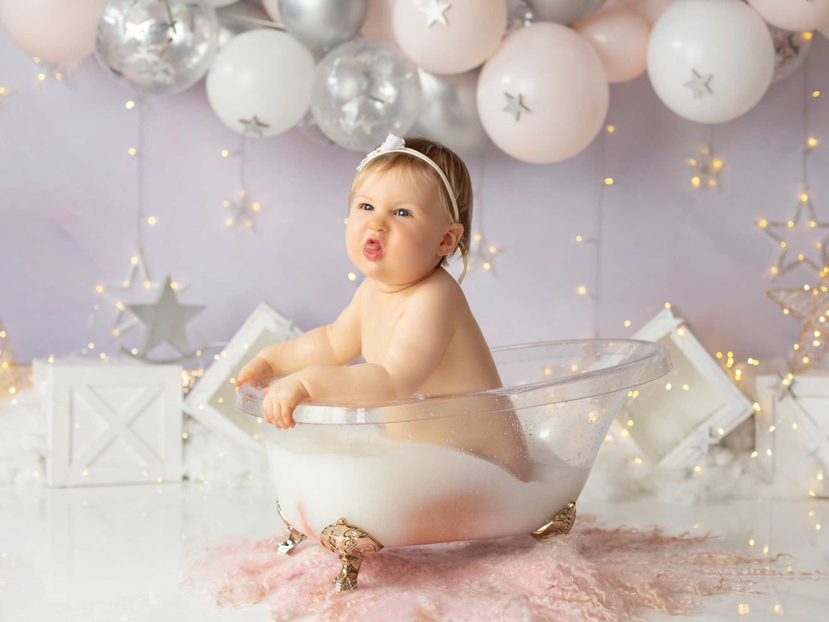 Baby & cake smash photo backdrop Rose and Silver – pink and silver balloon garland with stars | Colors&Drops