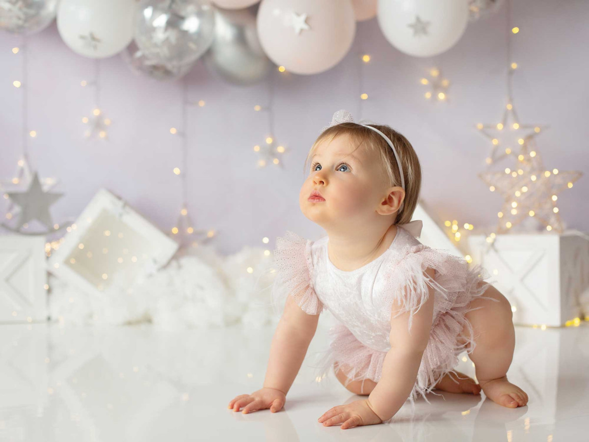 Baby & cake smash photo backdrop Rose and Silver – pink and silver balloon garland with stars | Colors&Drops