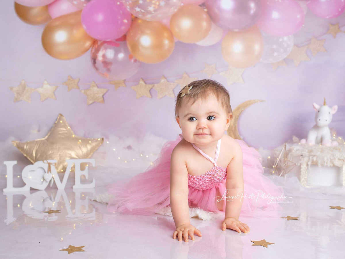 Baby & cake smash photo backdrop Rosegold – rose gold balloons and gold stars on clouds | Colors&Drops