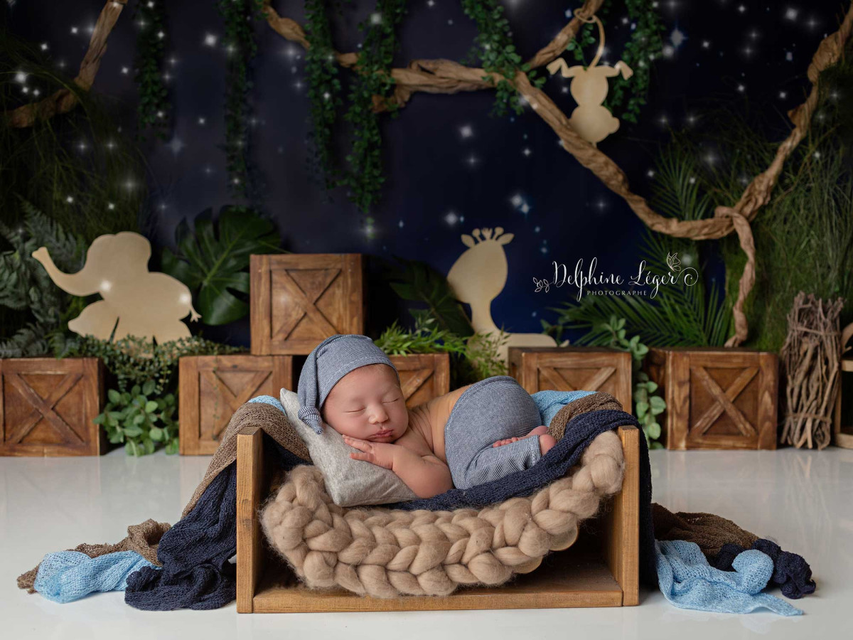 Baby & cake smash photo backdrop Jungle Night – night jungle with monkey, elephant and crates | Colors&Drops