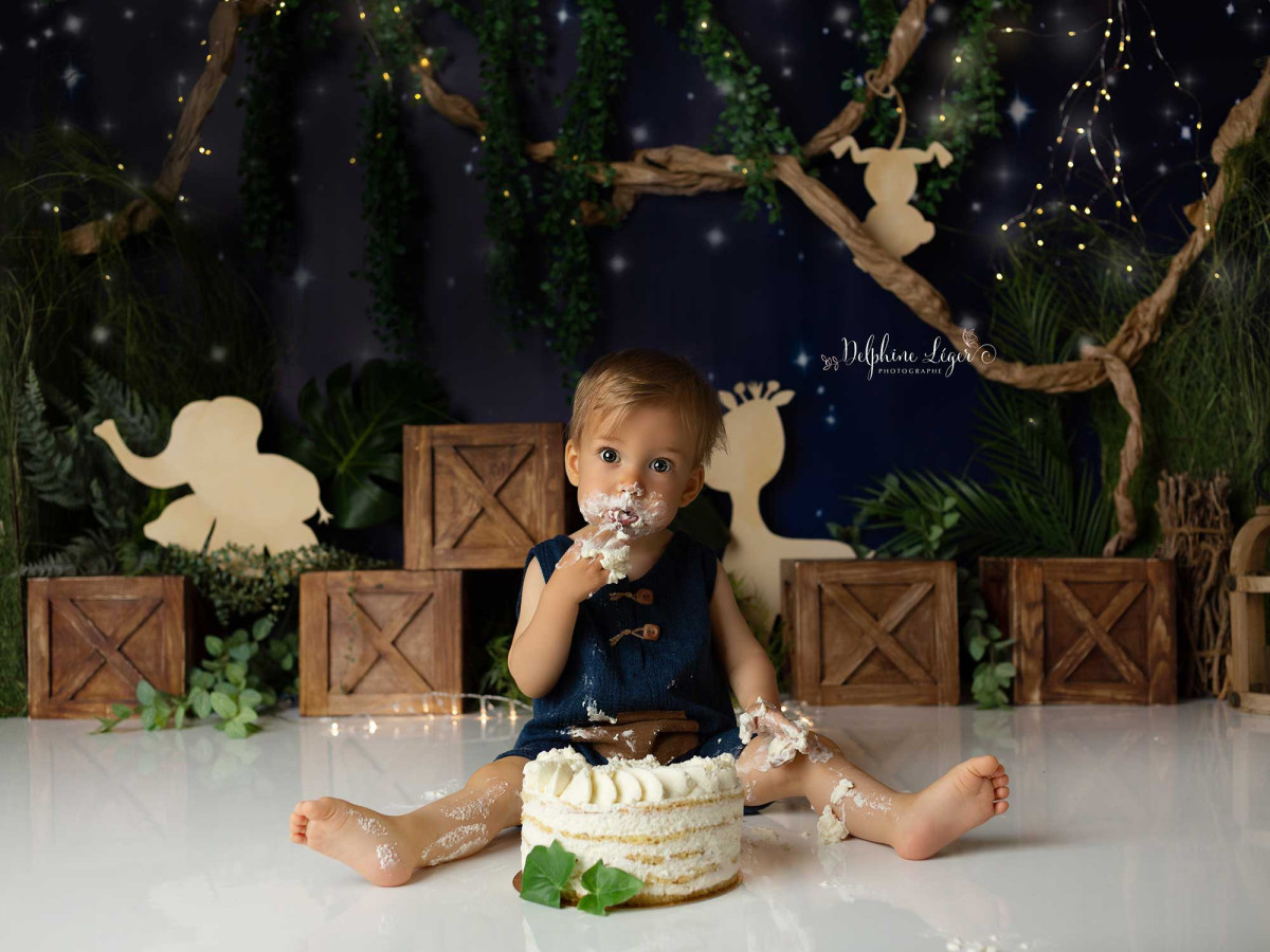 Baby & cake smash photo backdrop Jungle Night – night jungle with monkey, elephant and crates | Colors&Drops