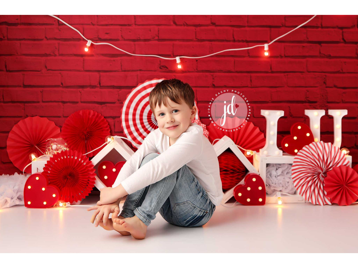 Fondo fotográfico I Love You – pared de ladrillo rojo con rosetones y letras I love U | Colors&Drops