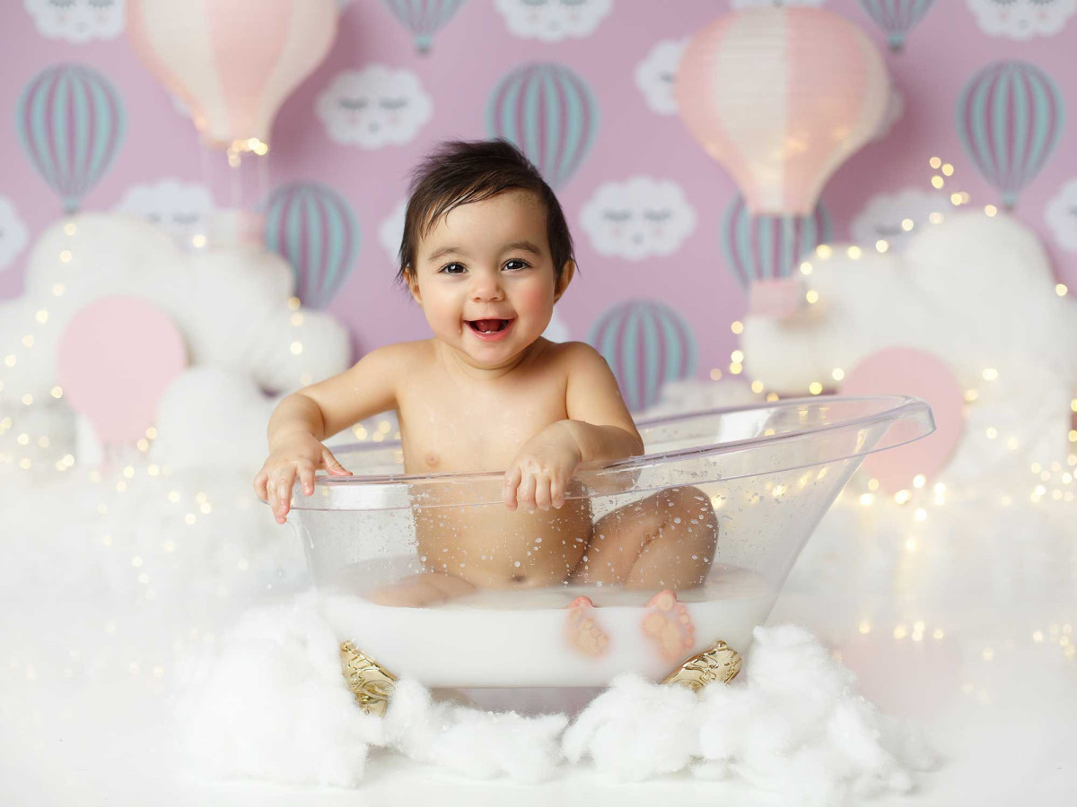 Fondo fotográfico de bebé y smash cake Montgolfiere – globos aerostáticos y nubes sobre rosa | Colors&Drops