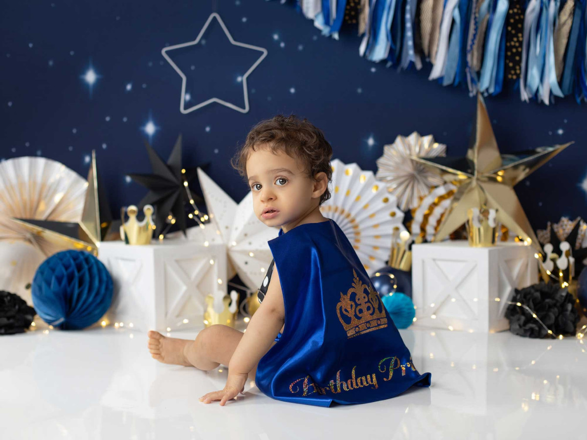 Baby & cake smash photo backdrop Petit Prince – starry sky with paper fans and gold stars | Colors&Drops