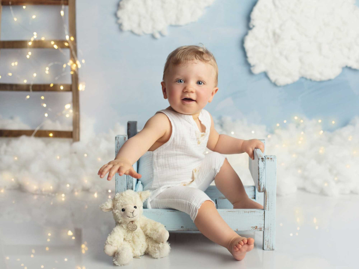 Baby & cake smash photo backdrop Gabriel – wooden ladder to clouds in the sky | Colors&Drops