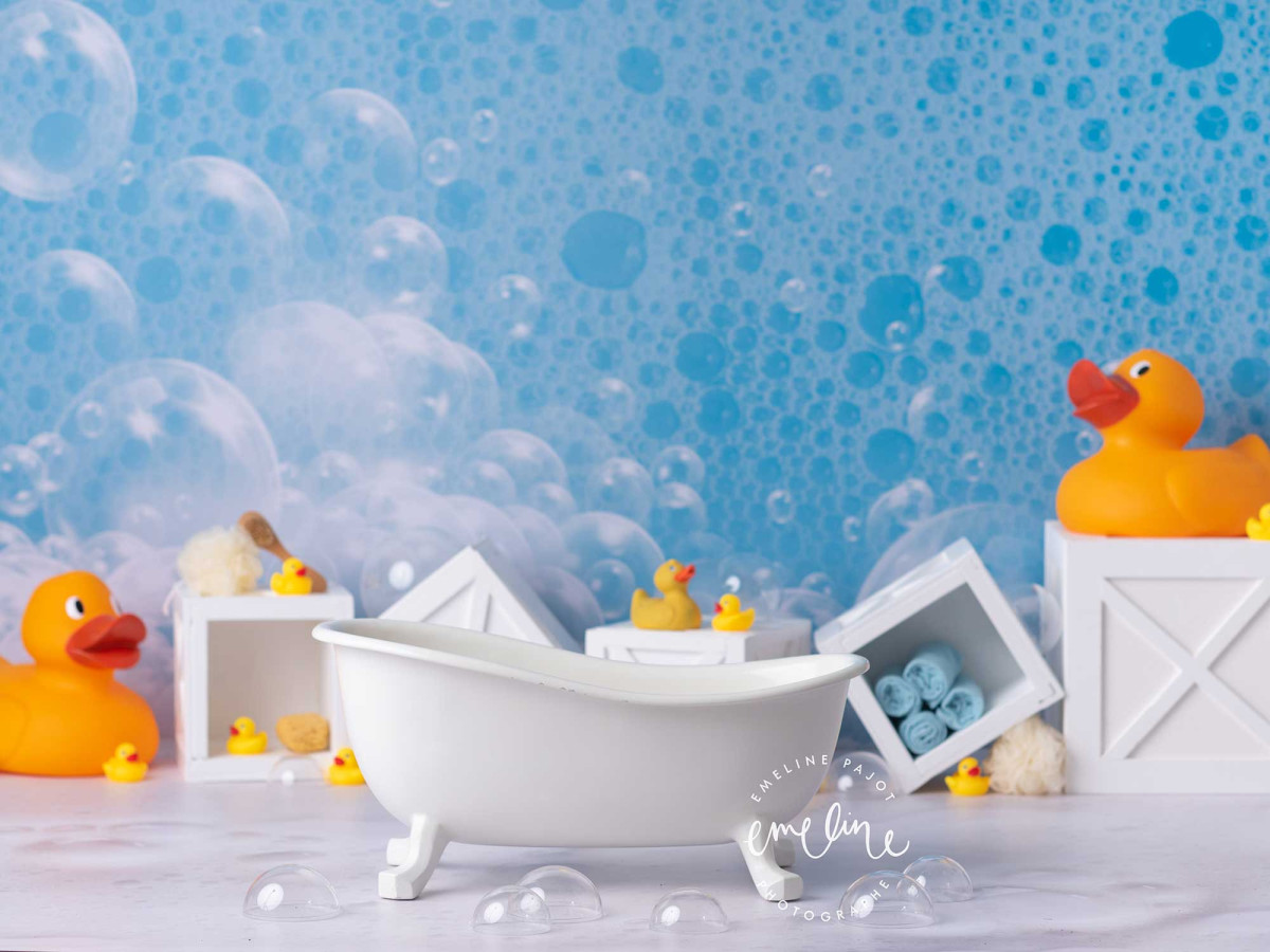 Fond photo bébé et smash cake Coin Coin – bulles de bain et canards jaunes sur fond bleu | Colors&Drops
