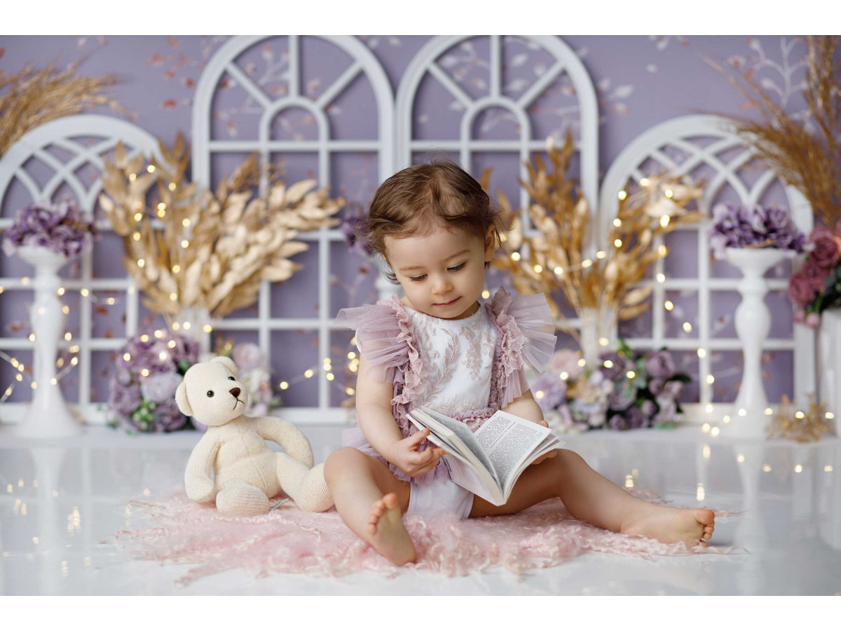 Fondo fotográfico de bebé y smash cake Eliya – ventanas en arco blancas con hierbas doradas | Colors&Drops