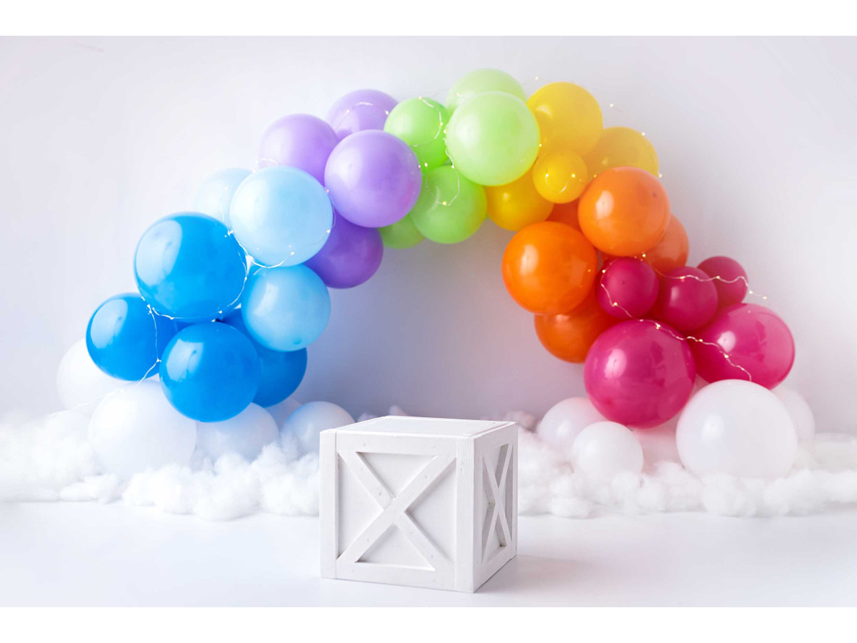 Fondo fotográfico de bebé y smash cake Rainbow Cloud – arco de globos arcoíris sobre nubes | Colors&Drops