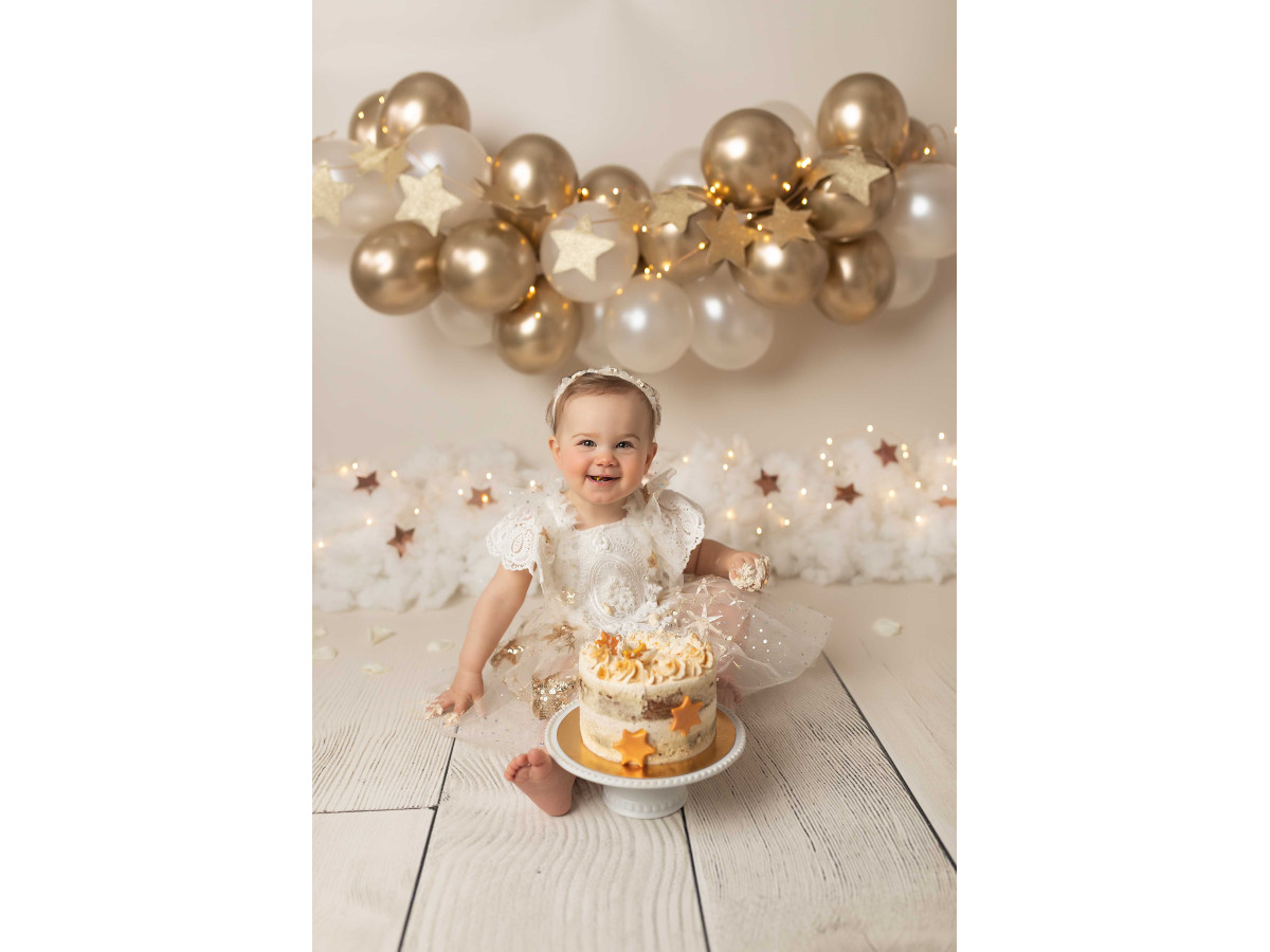 Fondo fotográfico de bebé y smash cake Gold and Stars – guirnalda de globos dorados y blancos con estrellas | Colors&Drops