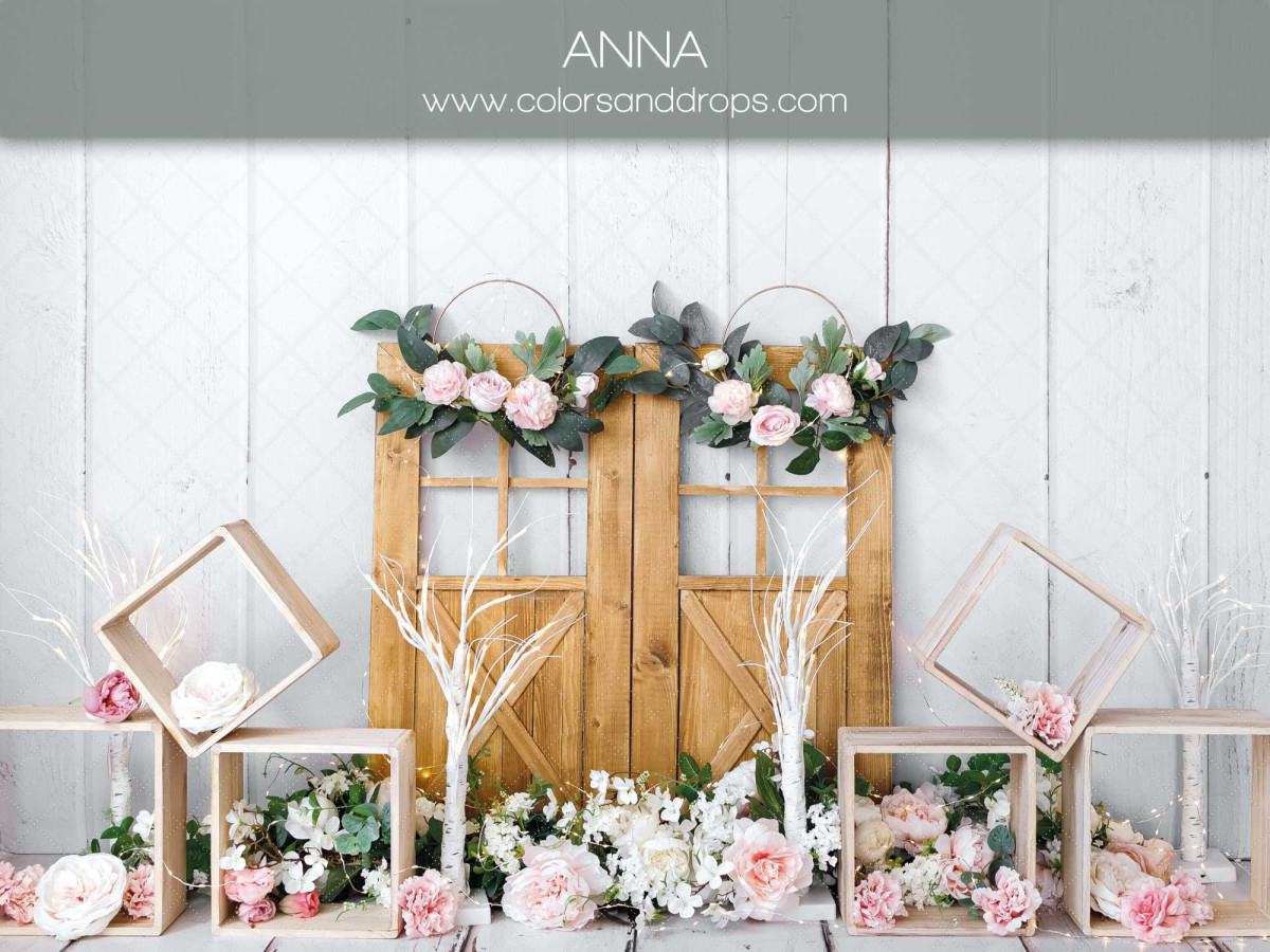 Baby & cake smash photo backdrop Anna – wooden doors with floral wreaths and cubes | Colors&Drops