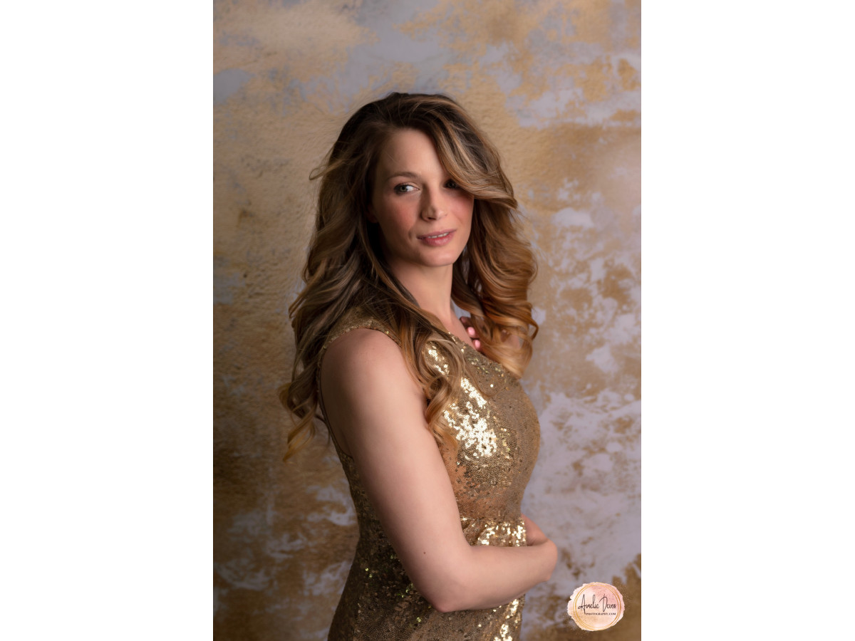 White textured photo backdrop & floor Golden – white plaster and gold leaf texture | Colors&Drops