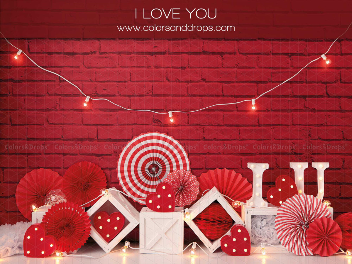 Photo backdrop I Love You – red brick wall with paper fans and I love U letters | Colors&Drops