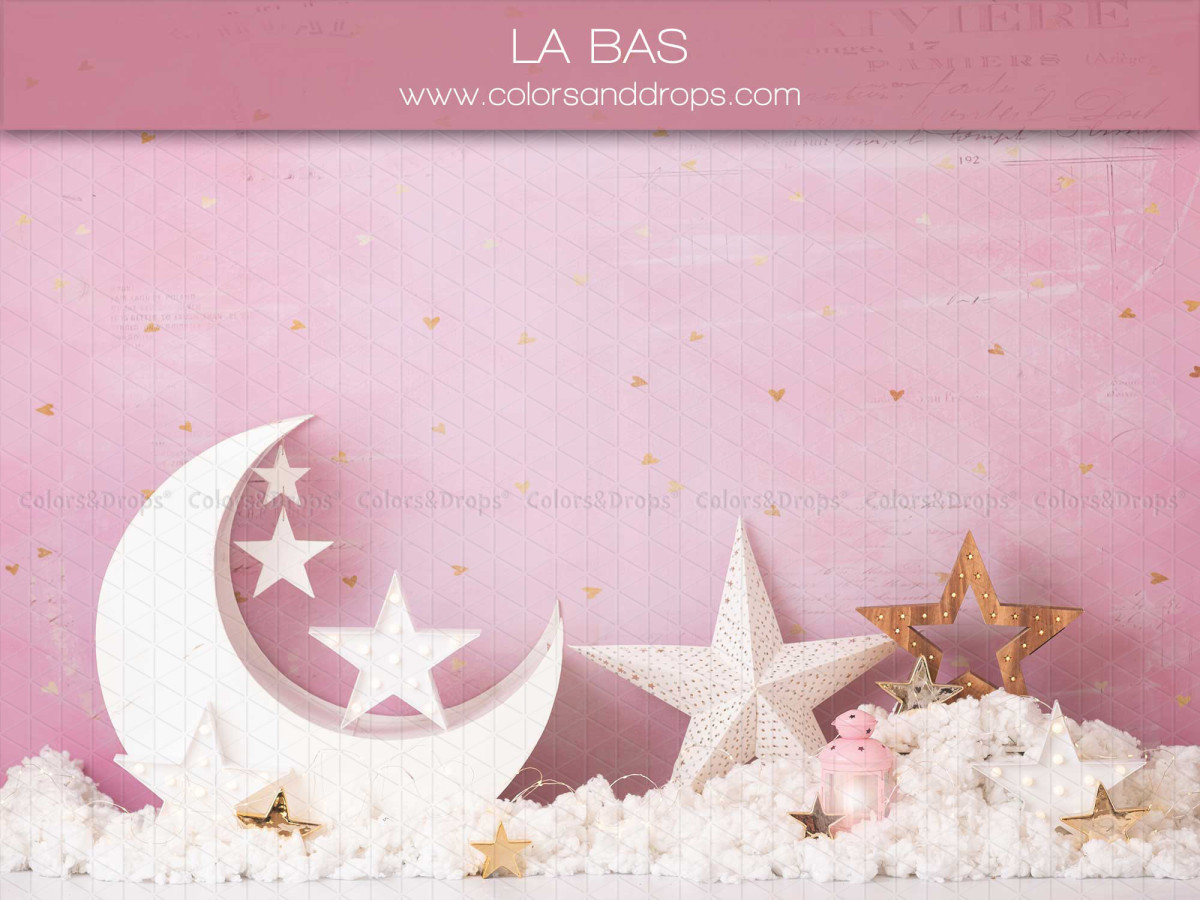 Fondo fotográfico de bebé y smash cake La Bas – luna y estrellas sobre nubes en fondo rosa | Colors&Drops