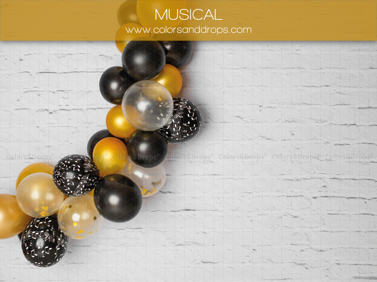 Fondo fotográfico de bebé y smash cake Musical – globos negros y dorados sobre pared de ladrillo blanco | Colors&Drops
