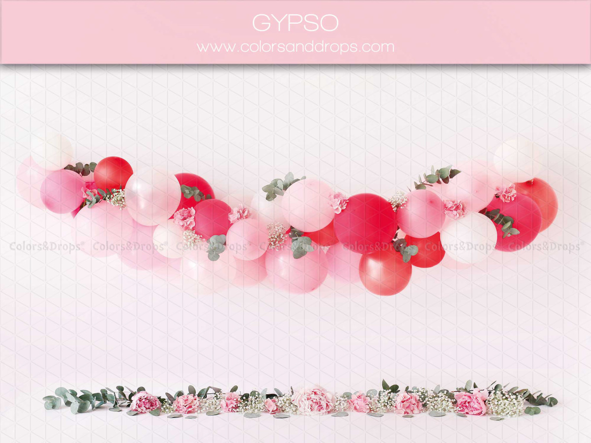 Fondo fotográfico de bebé y smash cake Gypso – guirnalda de globos rosas y rojos sobre pared blanca | Colors&Drops