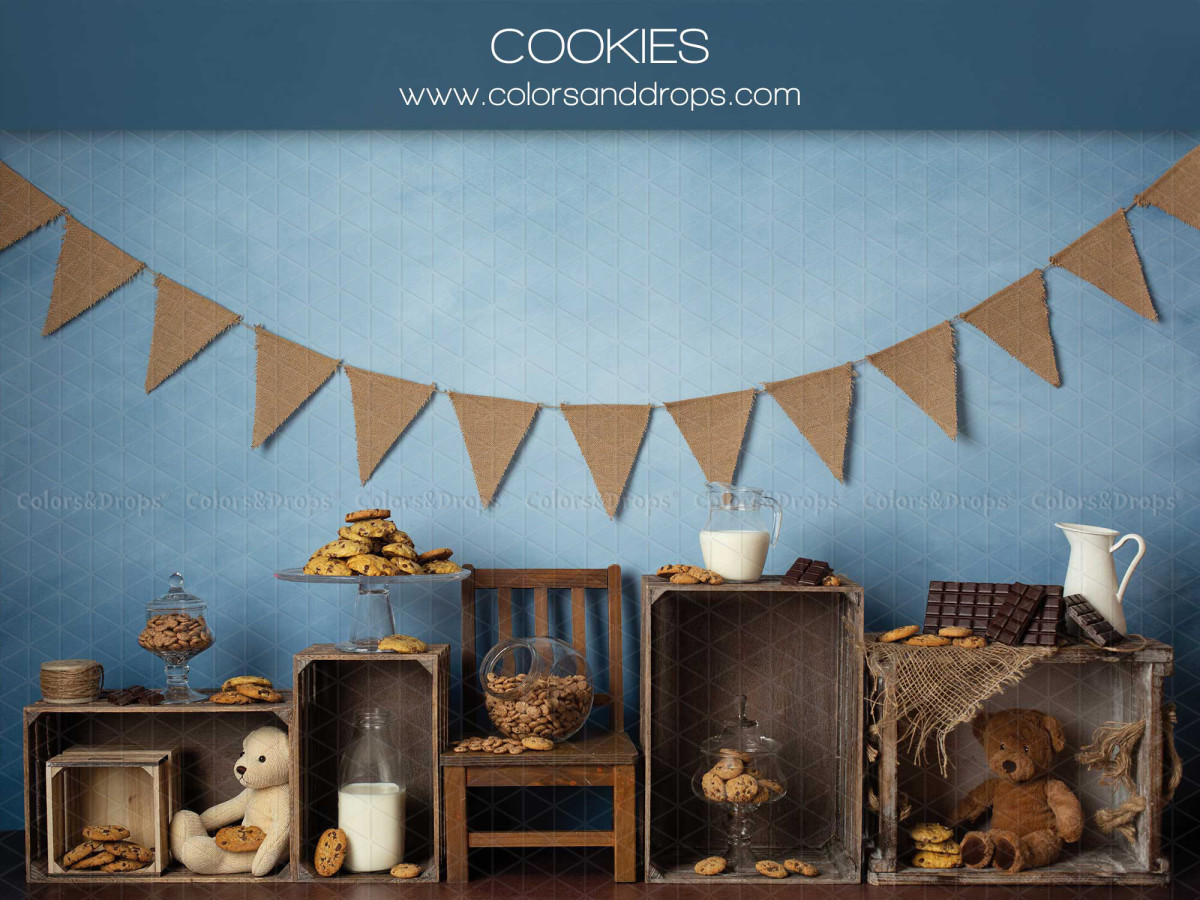Fondo fotográfico de bebé y smash cake Cookies – decorado de galletas con banderines y cajas de madera | Colors&Drops