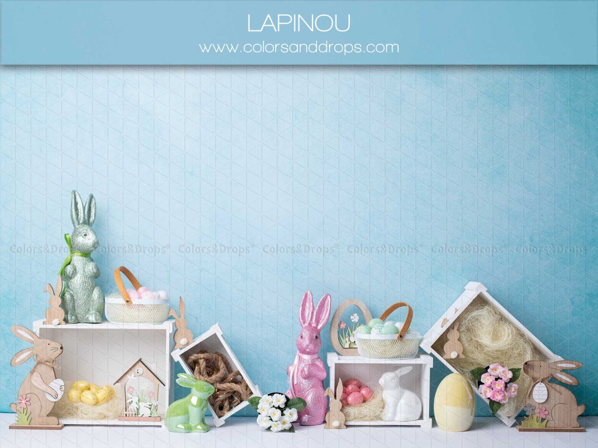 Fondo fotográfico de bebé y smash cake Lapinou – decorado de Pascua con conejos y cajas de madera | Colors&Drops