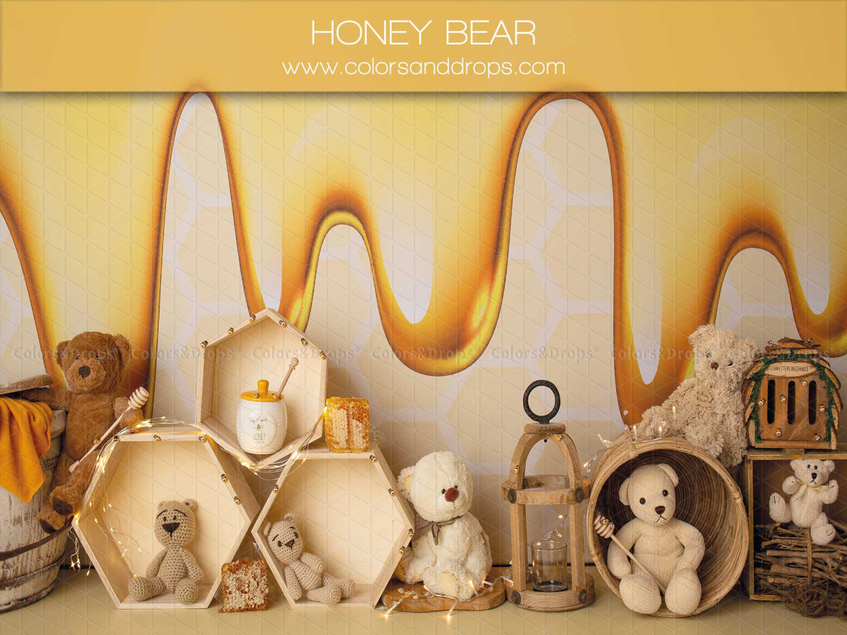Fond photo bébé et smash cake Honey Bear – décor ours et miel avec étagères hexagonales | Colors&Drops