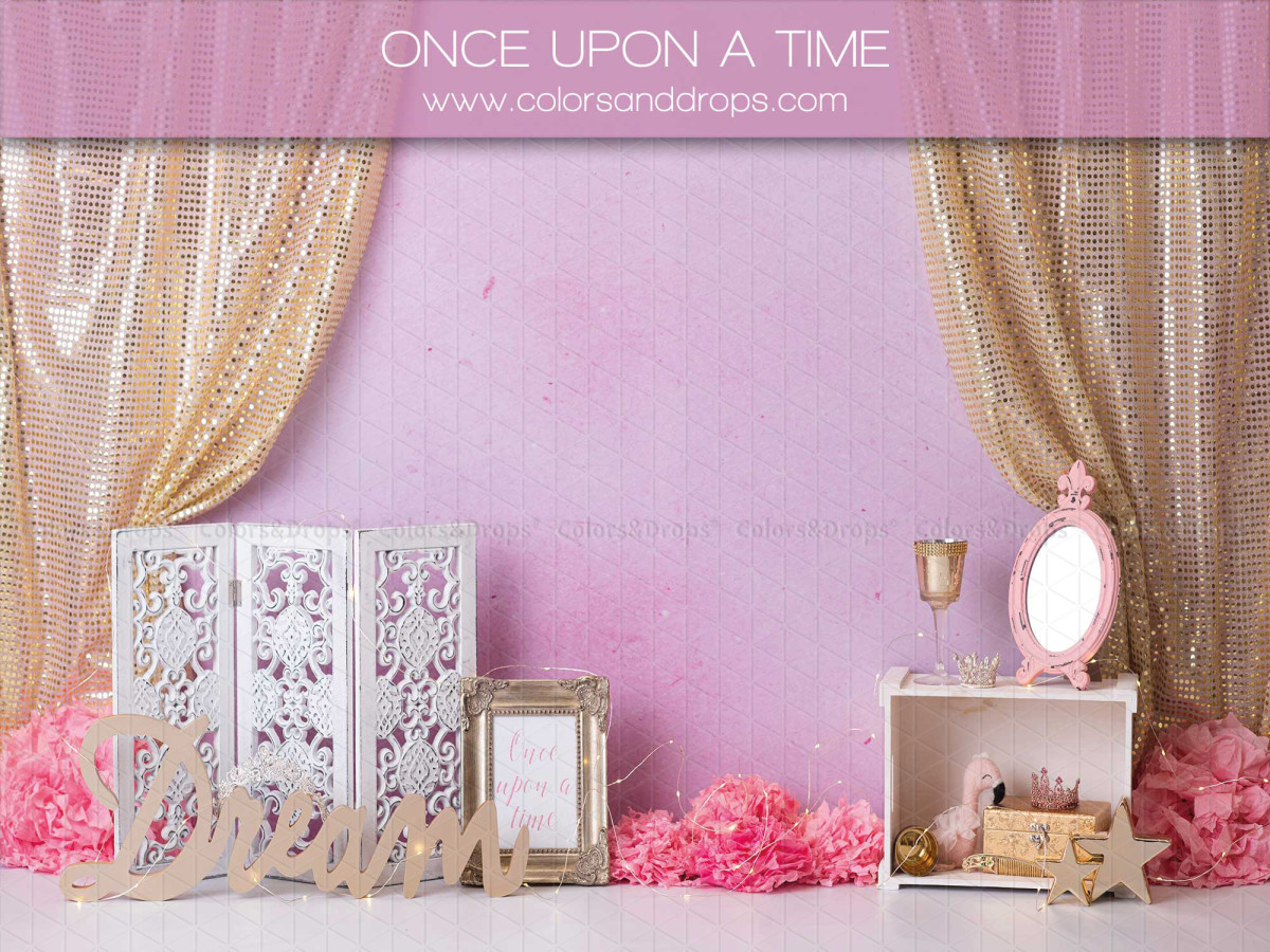 Fondo fotográfico de bebé y smash cake Once Upon a Time – decorado de princesa rosa con cortinas doradas y espejo | Colors&Drops