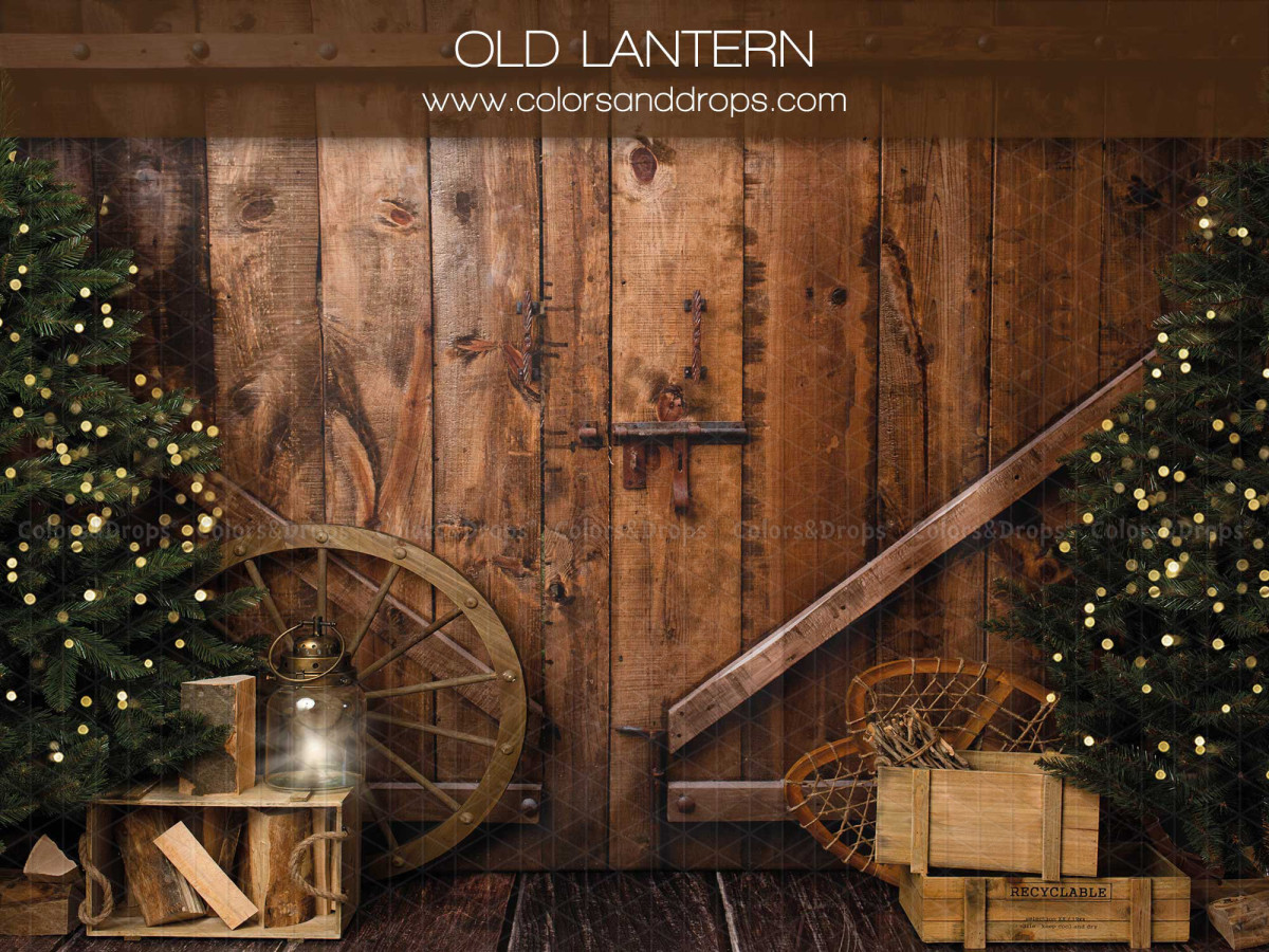 Christmas photo backdrop Old Lantern – wooden barn door with fir trees and cart wheel | Colors&Drops