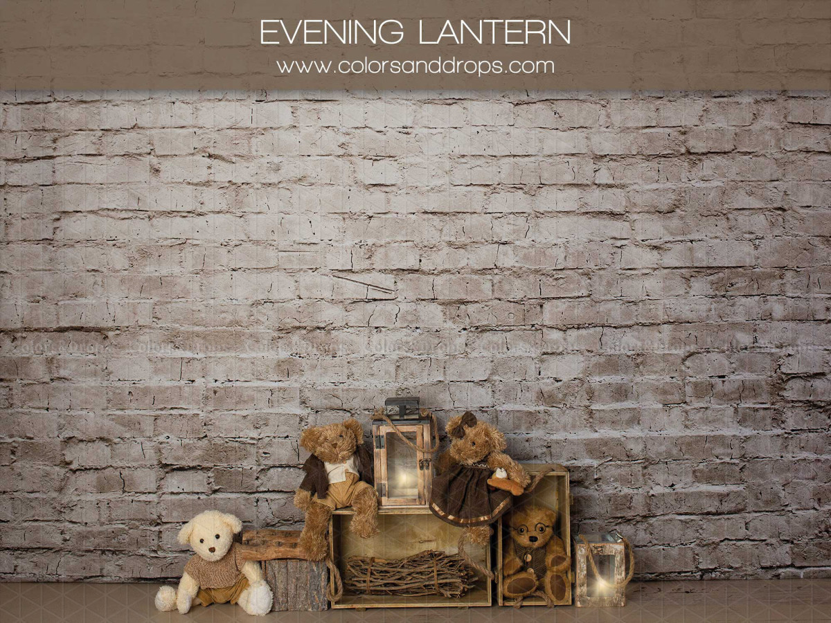 Fondo fotográfico de bebé y smash cake Evening Lantern – pared de ladrillo blanco con faroles y osos de peluche | Colors&Drops