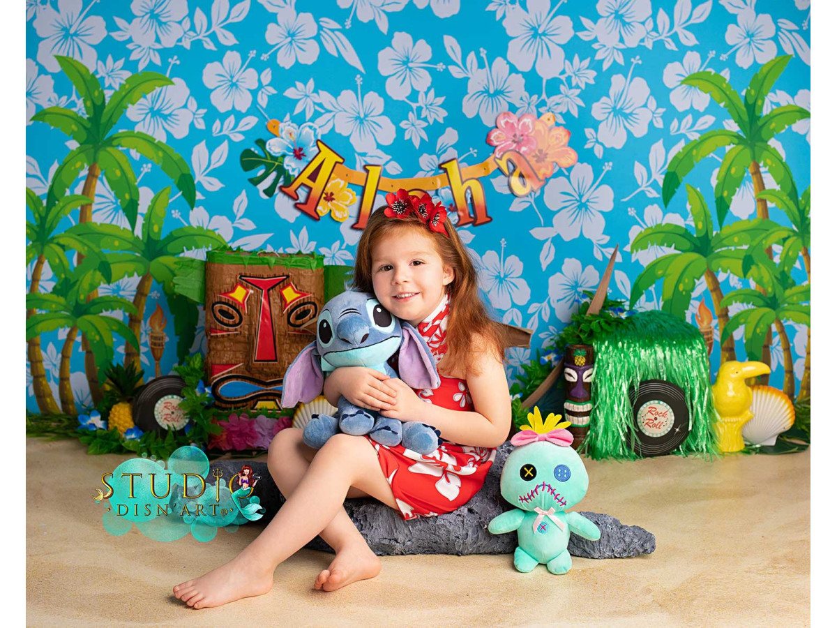Fond photo bébé et smash cake Aloha – décor hawaïen aloha avec palmiers et masque tiki | Colors&Drops