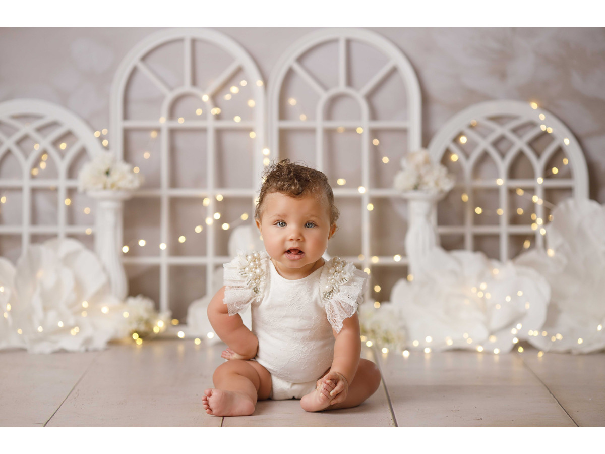 Baby & cake smash photo backdrop Cherry Blooms – white arched windows with white flowers | Colors&Drops