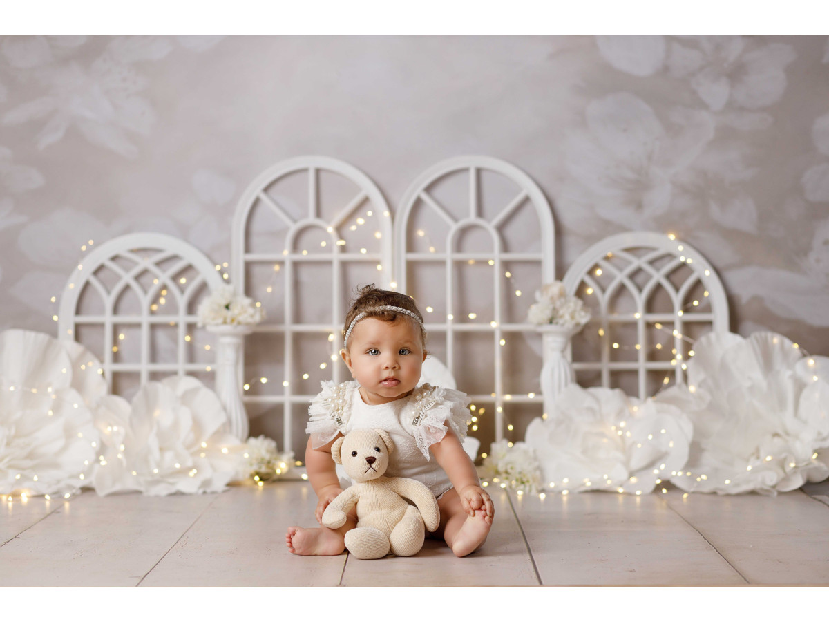 Baby & cake smash photo backdrop Cherry Blooms – white arched windows with white flowers | Colors&Drops