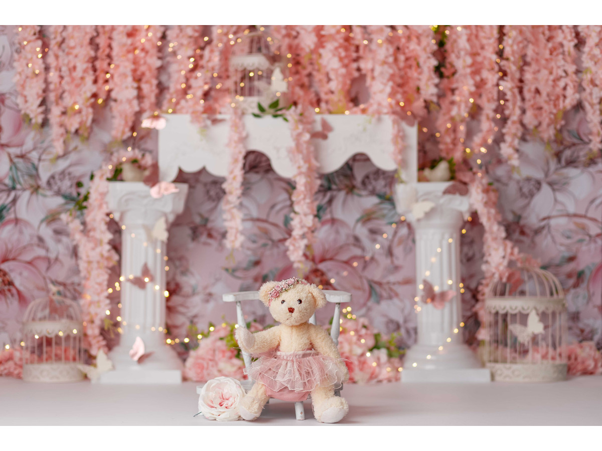 Baby & cake smash photo backdrop Romantique – white columns with pink flower curtain | Colors&Drops