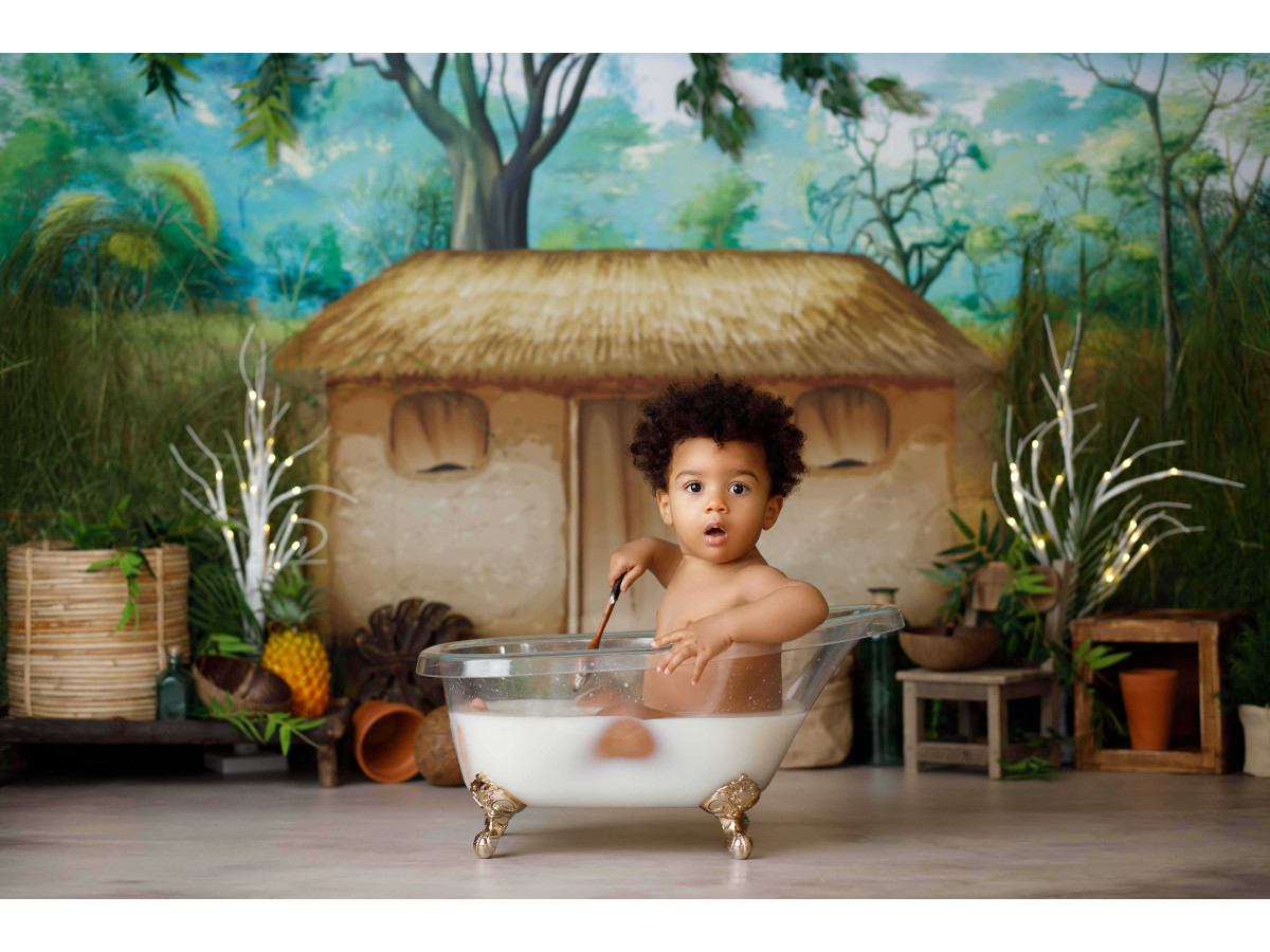Baby & cake smash photo backdrop Hut – thatched hut in the jungle with plants | Colors&Drops