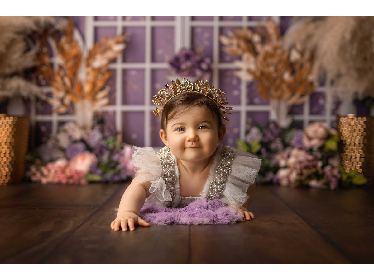Fondo fotográfico de bebé y smash cake Eliya – ventanas en arco blancas con hierbas doradas | Colors&Drops