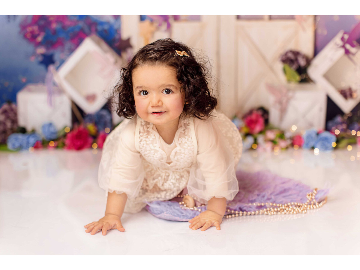 Baby & cake smash photo backdrop Fairies – wooden doors and purple tree with flowered cubes | Colors&Drops
