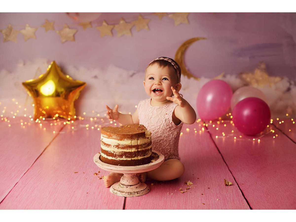 Baby & cake smash photo backdrop Rosegold – rose gold balloons and gold stars on clouds | Colors&Drops