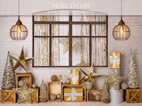 Fond photo Noel en Or – décor Noël doré avec fenêtre, suspensions et étoiles | Colors&Drops