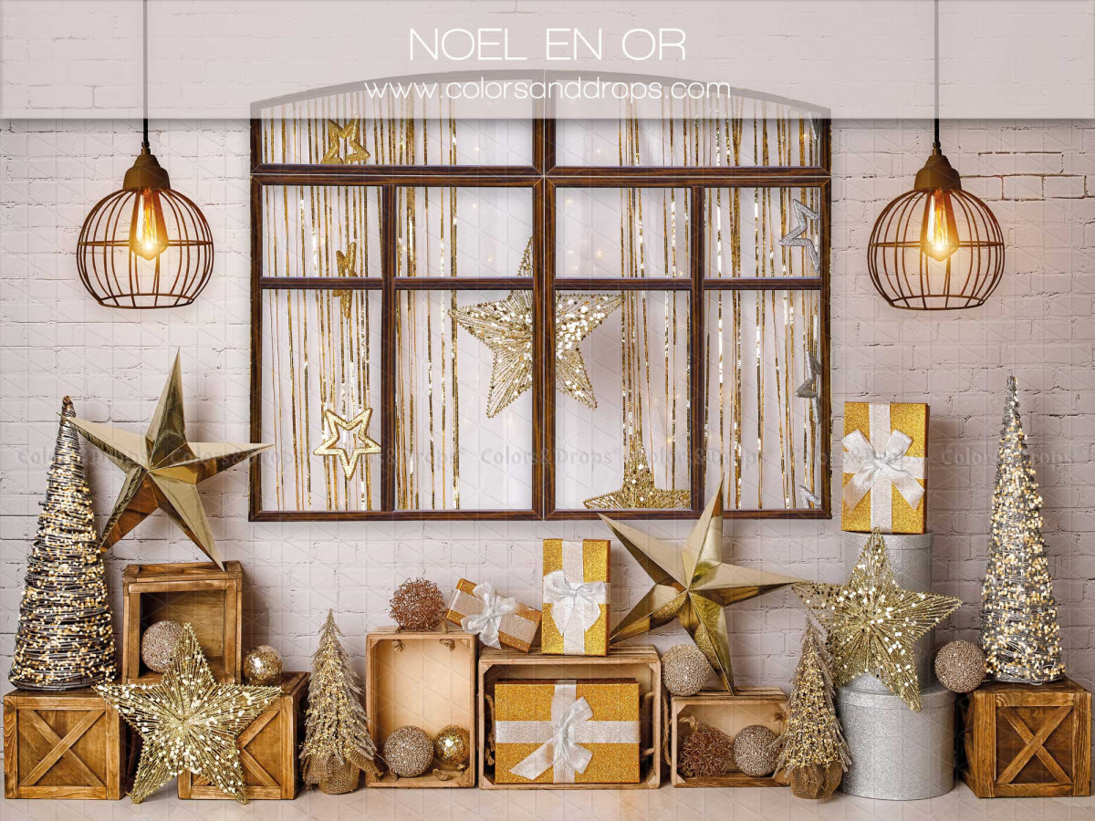 Fond photo Noel en Or – décor Noël doré avec fenêtre, suspensions et étoiles | Colors&Drops