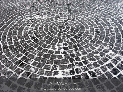 Grey textured photo backdrop & floor La Pavette – fan-pattern cobblestone floor with snow | Colors&Drops