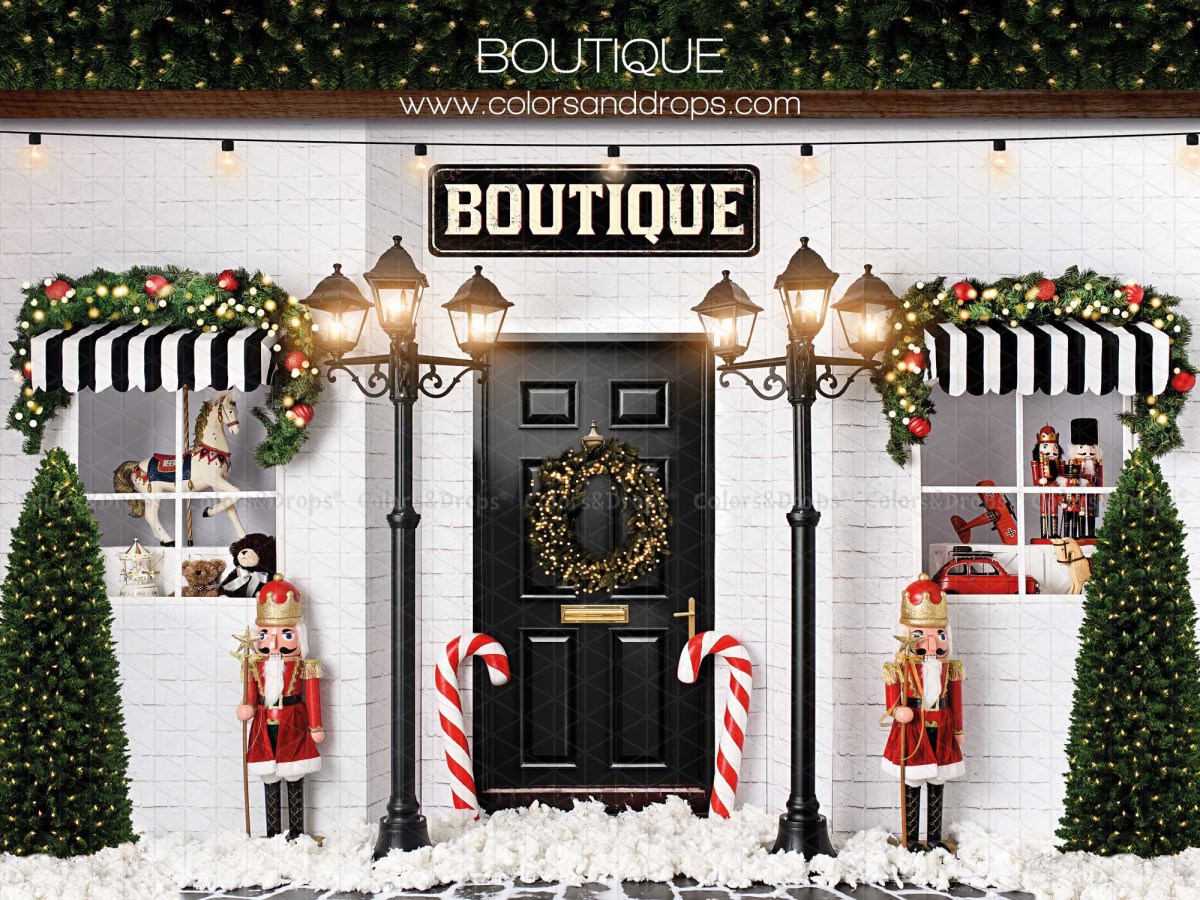 Fondo fotográfico de Navidad Boutique – fachada de tienda navideña con abetos y cascanueces | Colors&Drops