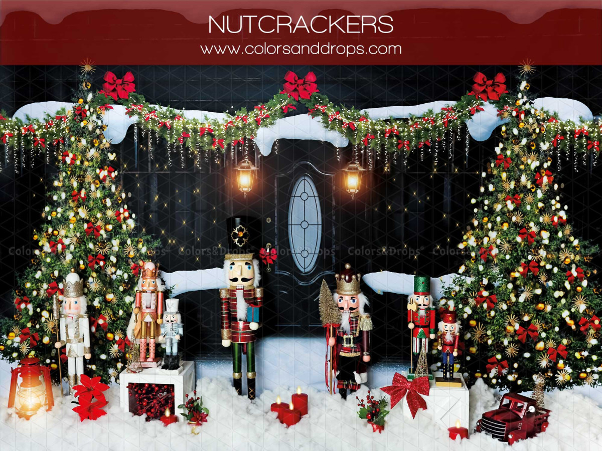 Fondo fotográfico de Navidad Nutcrackers – fachada navideña con abetos, cascanueces y guirnaldas | Colors&Drops