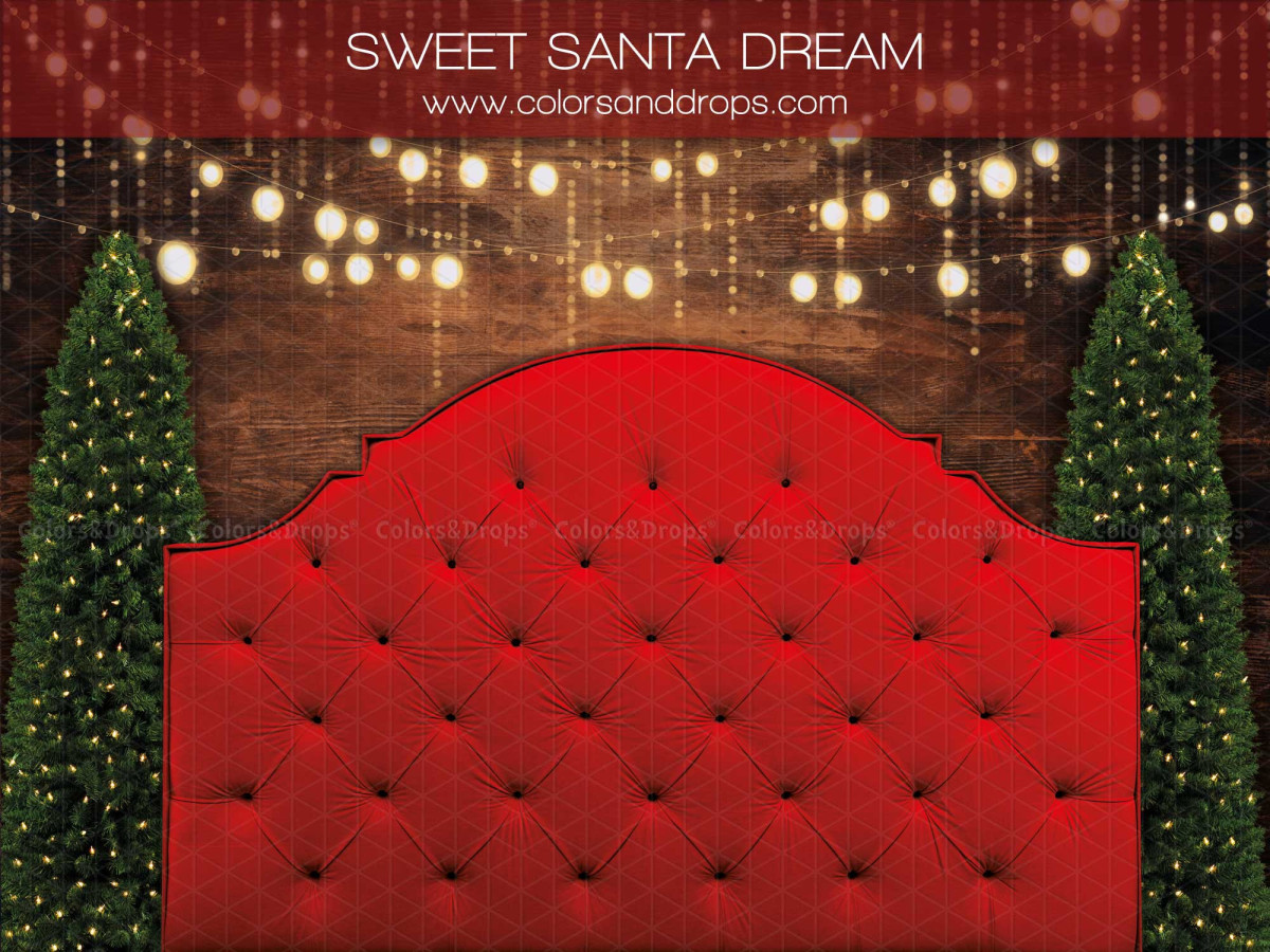 Fondo fotográfico de Navidad Sweet Santa Dream – cabecero capitoné rojo entre abetos iluminados | Colors&Drops